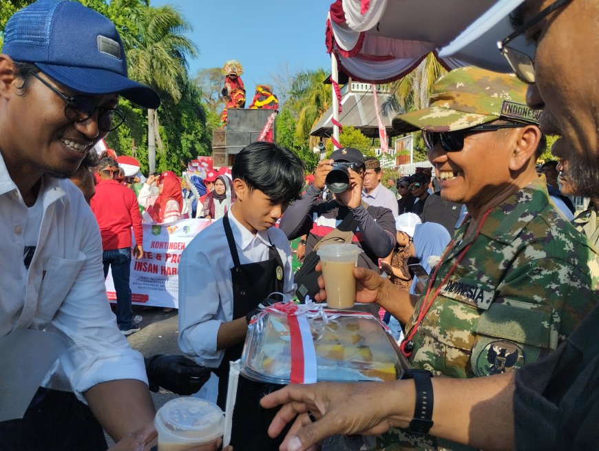 Tampil Memukau di Pawai Alegoris HUT RI ke-81, Disnakertrans Usung Sumbawa Unggul Maju Pekerja Sejahtera