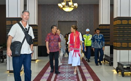 Putri Mahkota Victoria Tiba di Lombok, Disambut Tenun Sasak dan Minuman Rempah