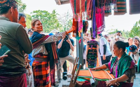 Putri Victoria Apresiasi Kearifan Desa Adat Karang Bajo Bayan Lombok Utara Jaga Alam