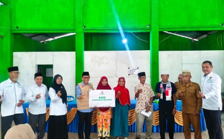 Program BAZNAS Sumbawa Makmur Hadir di Berang Rea, 100 Mustahik Moyo Hulu Terima Bantuan