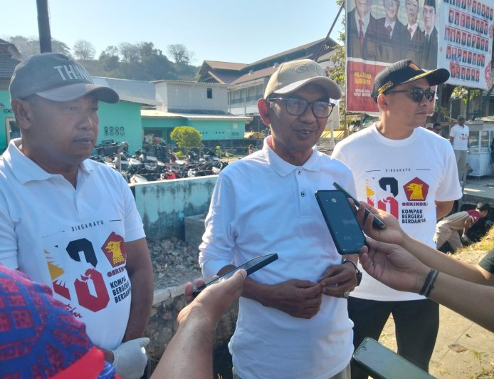 Ketua DPC Gerindra H.Ansori Pimpin Gotong Royong di Pasar Seketeng,  Satu Komando Wujudkan Sumbawa ASRI