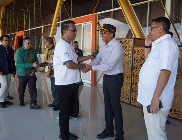 Menteri Hukum RI Tiba di Sumbawa, Festival Hiu Paus di Tarano Jadi Agenda Utama