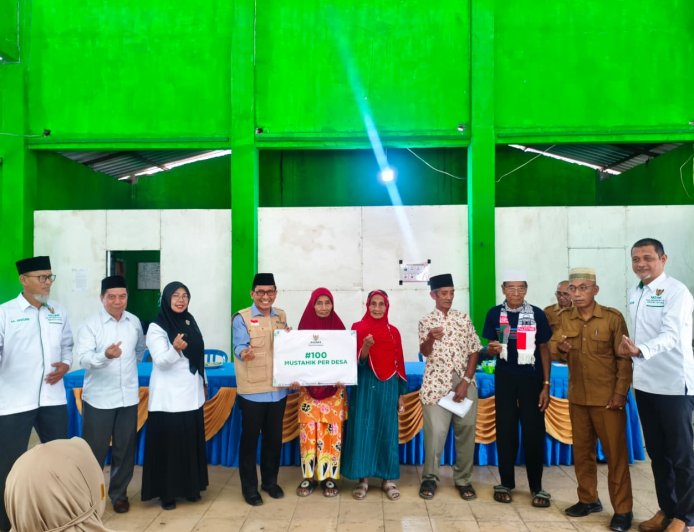 Program BAZNAS Sumbawa Makmur Hadir di Berang Rea, 100 Mustahik Moyo Hulu Terima Bantuan