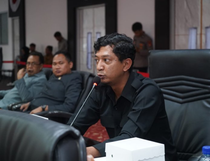 Interupsi Paripurna DPRD Sumbawa, Gahtan Hanu Cakita Soroti Penutupan Jalan Hingga Ancaman Kemarau Panjang