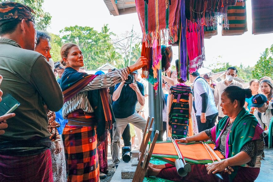 Putri Victoria Apresiasi Kearifan Desa Adat Karang Bajo Bayan Lombok Utara Jaga Alam