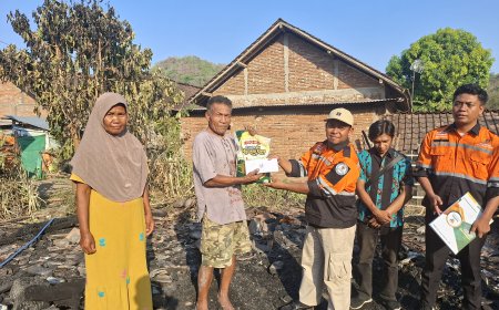 Rumah Panggung di Dusun Perung Kerekeh Ludes Terbakar, Tim BTB BAZNAS Sumbawa Salurkan Bantuan