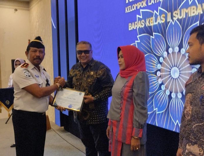 Dukung Reintegrasi Klien Pemasyarakatan Bapas II Sumbawa Besar, Kades Labuhan Burung Iwan Terima Penghargaan dan Dorong Kolaborasi Nyata