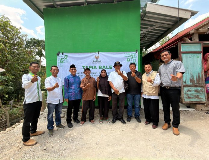 Rumah Kembali Berdiri Usai Diterjang Angin Puting Beliung, BAZNAS Sumbawa Serahkan BALE UMAT ke-10 di Batu Tering