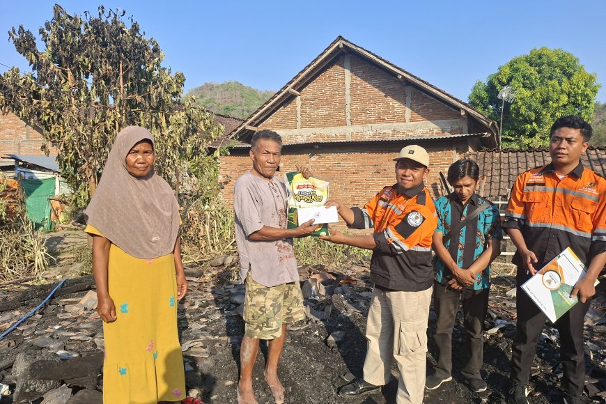 Rumah Panggung di Dusun Perung Kerekeh Ludes Terbakar, Tim BTB BAZNAS Sumbawa Salurkan Bantuan
