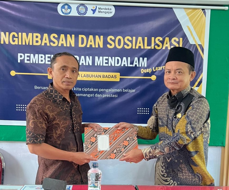 Pucuk Pimpinan SMPN 1 Labuhan Badas Berganti, Ridwan Ariyanto Gantikan Punijan