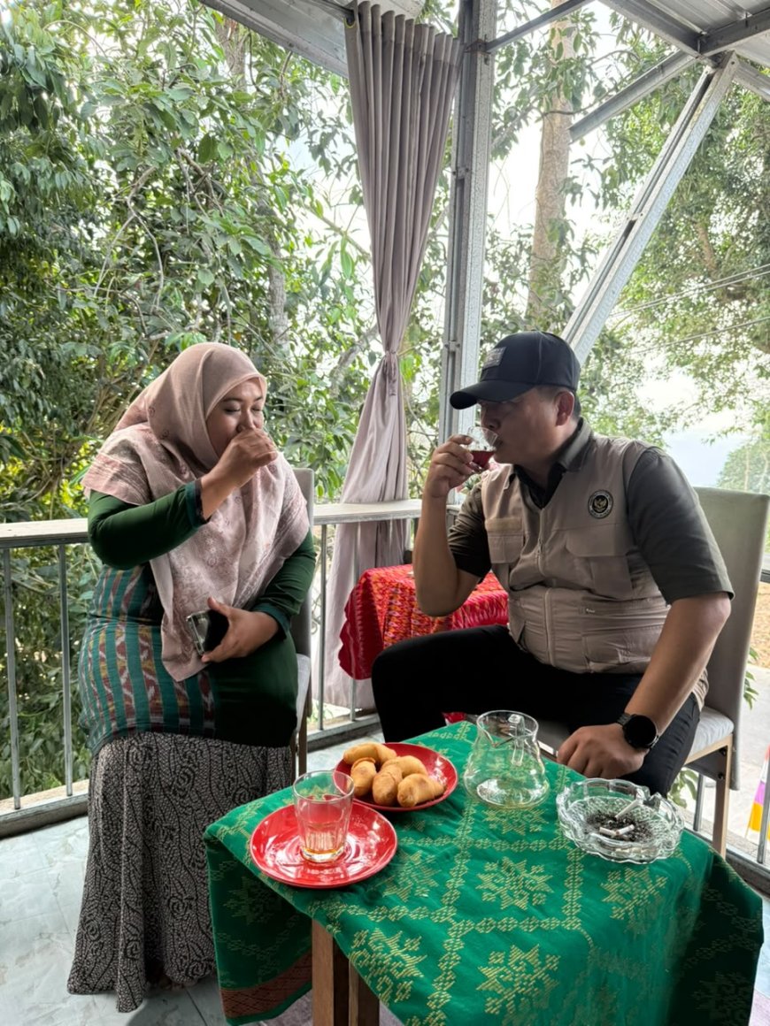 Menikmati Kopi Punik di Atas Awan Sumbawa: Saat Gubernur NTB Singgah di Kedai Wiwin Suryani