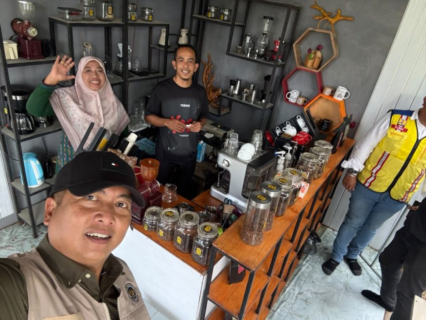 Menikmati Kopi Punik di Atas Awan Sumbawa: Saat Gubernur NTB Singgah di Kedai Wiwin Suryani