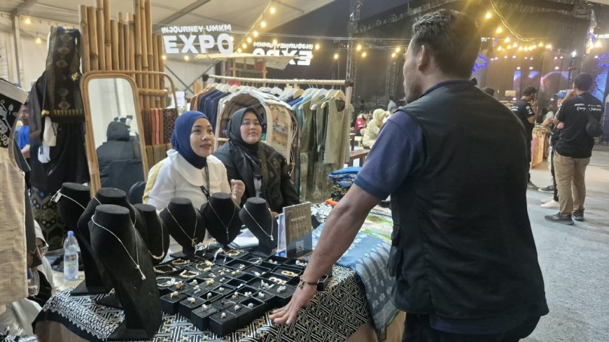 MotoGP Mandalika Dongkrak Omzet UMKM NTB, Tenun hingga Kuliner Raup Jutaan Rupiah