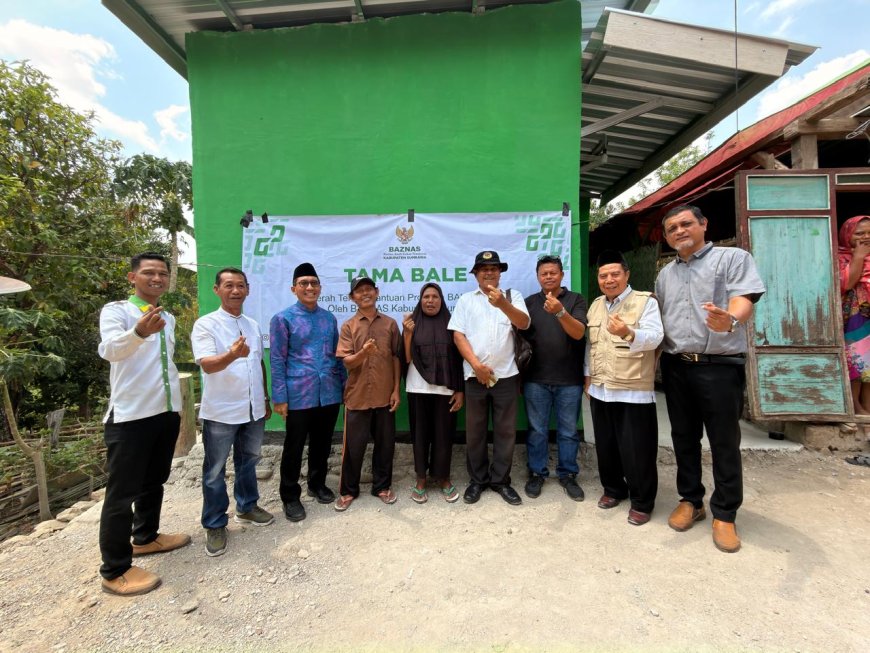 Rumah Kembali Berdiri Usai Diterjang Angin Puting Beliung, BAZNAS Sumbawa Serahkan BALE UMAT ke-10 di Batu Tering